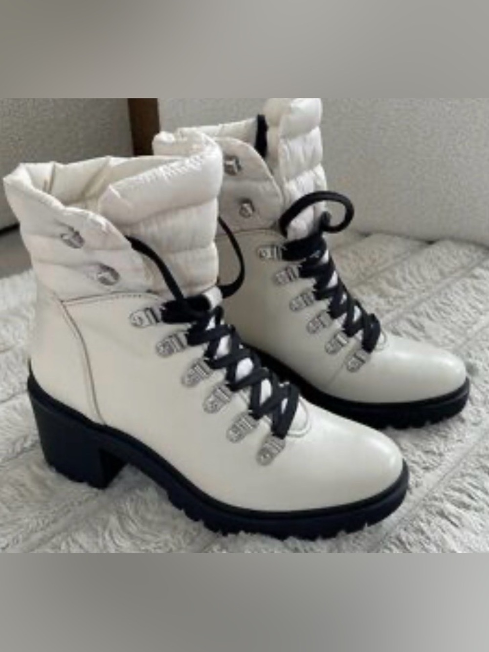 Nine West Sz 9 White Lace-Up Quilted Ankle Boots with Black Laces - Picture 4 of 8